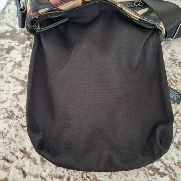 GUESS Camo Men’s Bag - Picture 8 of 10
